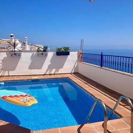 In With Pool And Sea View