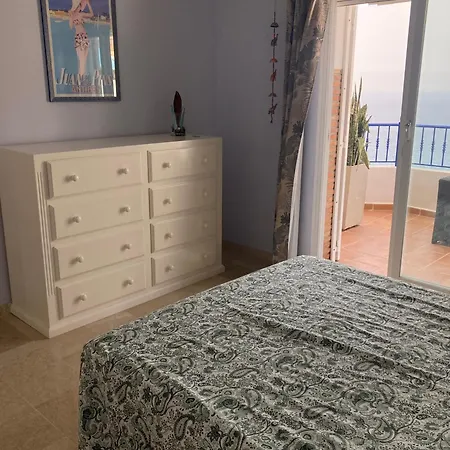 In With Pool And Sea View