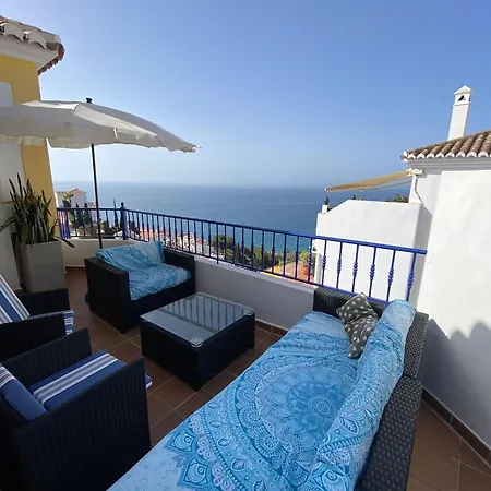 In With Pool And Sea View Nerja