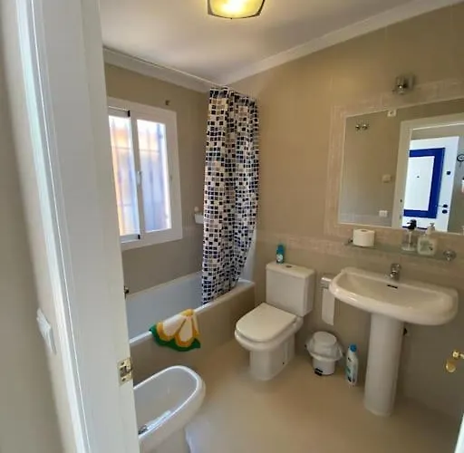 In With Private Pool And Sea View فيلة *