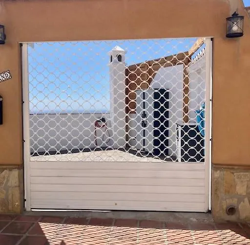 In With Private Pool And Sea View نيرخا